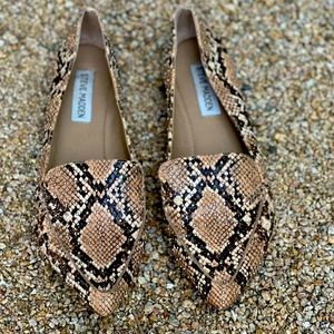 Steve Madden Snake flats 7.5